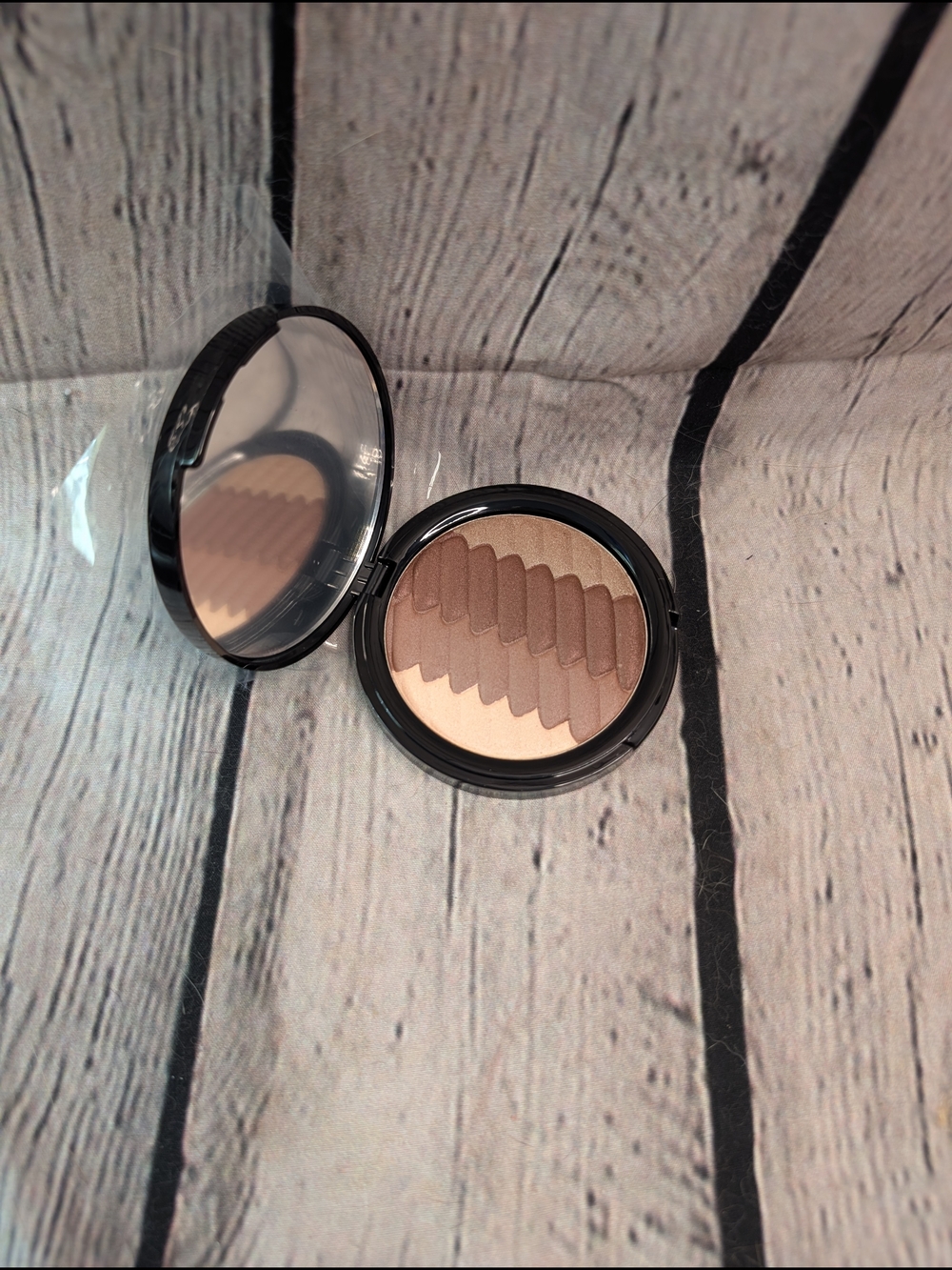 Belle Beauty By Kim Gravel Shades Of Plum Eye Shadow Compact NEW